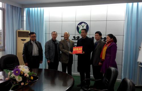 市總工會(huì)副主席謝海益到蒙山縣開展春節(jié)前慰問(wèn)活動(dòng)
