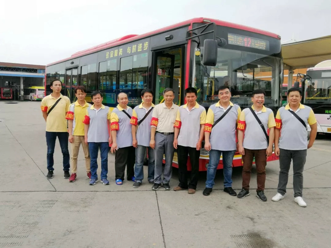 你坐過12路公交車嗎？為你服務的是“全國工人先鋒號”哦