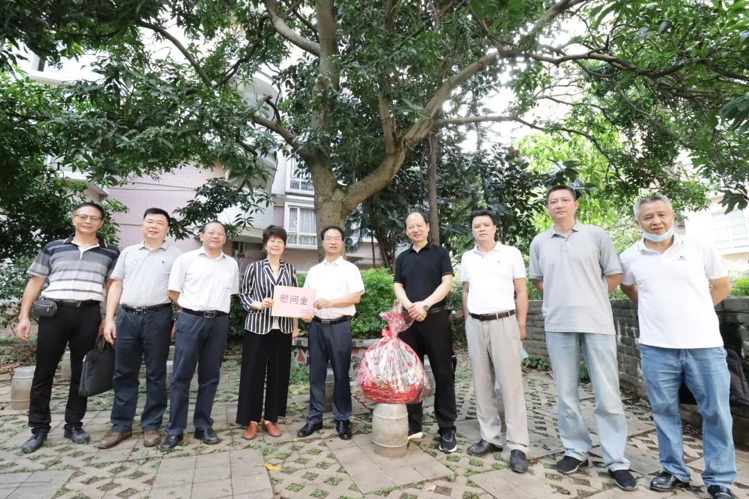 暖心！自治區(qū)總工會(huì)調(diào)研走訪慰問(wèn)組到我市開(kāi)展調(diào)研走訪慰問(wèn)活動(dòng)