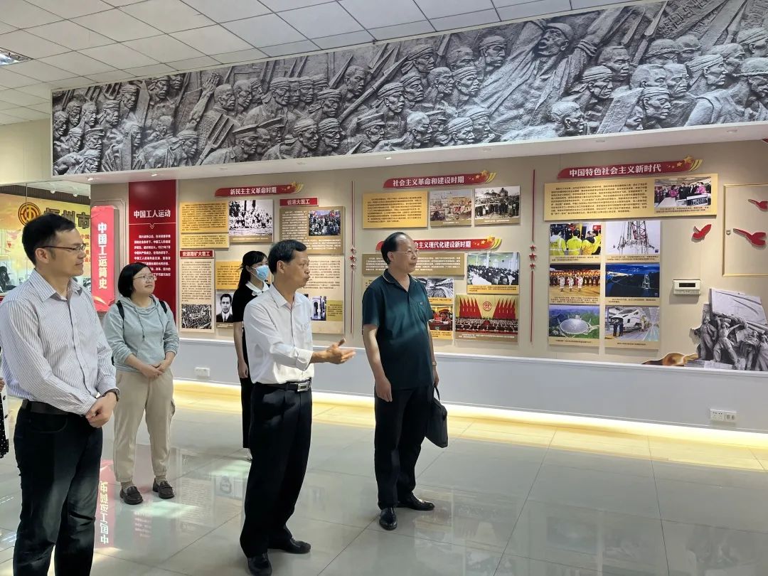市建設(shè)詩(shī)詞曲示范市專(zhuān)家組到市總工會(huì)開(kāi)展調(diào)研