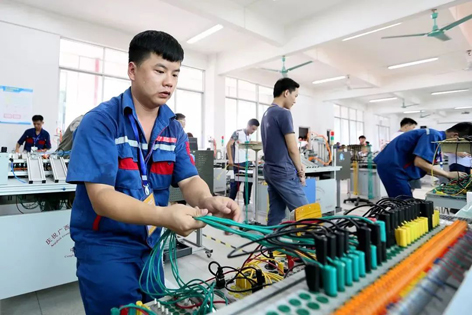 各路精英快來組隊(duì)！全區(qū)2022年職工職業(yè)技能大賽等你來戰(zhàn)