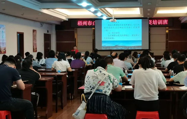 模擬課堂的“沉浸式”學(xué)習(xí)，讓學(xué)員大呼過(guò)癮