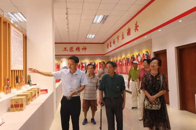 退休不褪色，丹心永向黨丨市總工會退休黨支部開展主題黨日活動