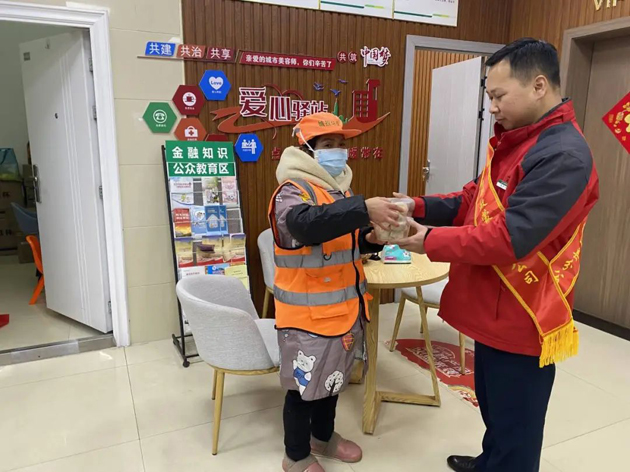 冬至團(tuán)圓日，工會(huì)服務(wù)暖心間