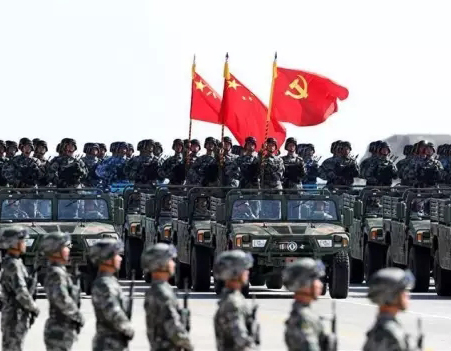 今天八一，致敬中國軍人！